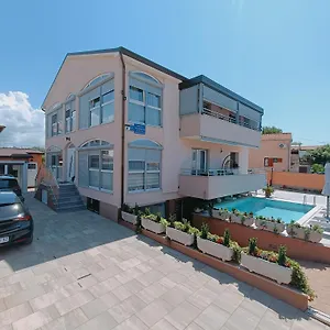 apartments-villa-slavica.in-istria.net/