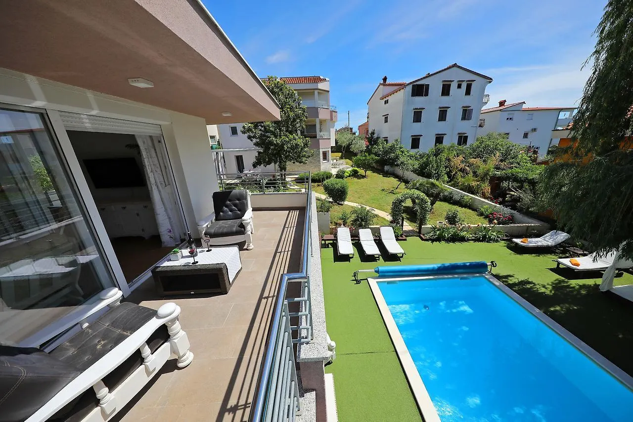 Apartments Mirakul Zara