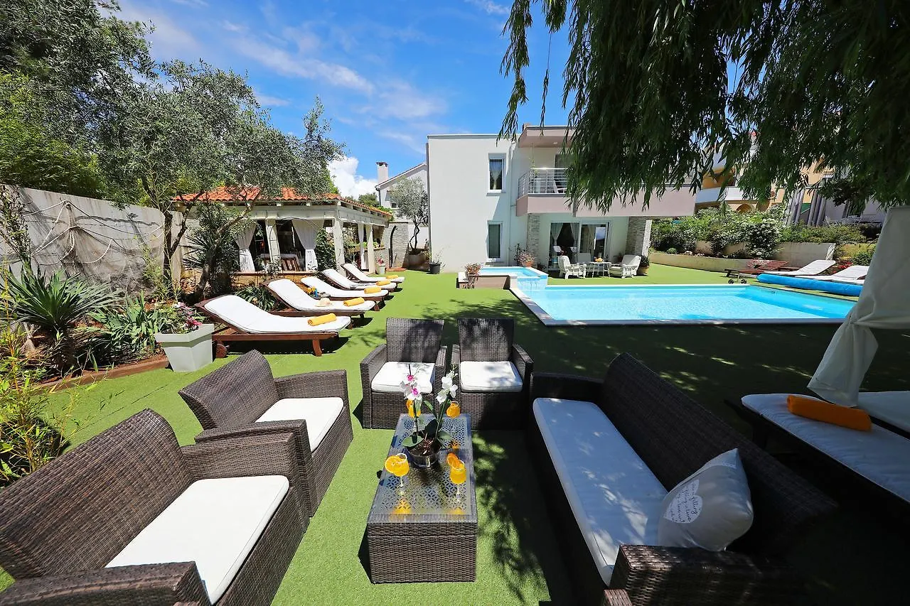 Apartments Mirakul Zara