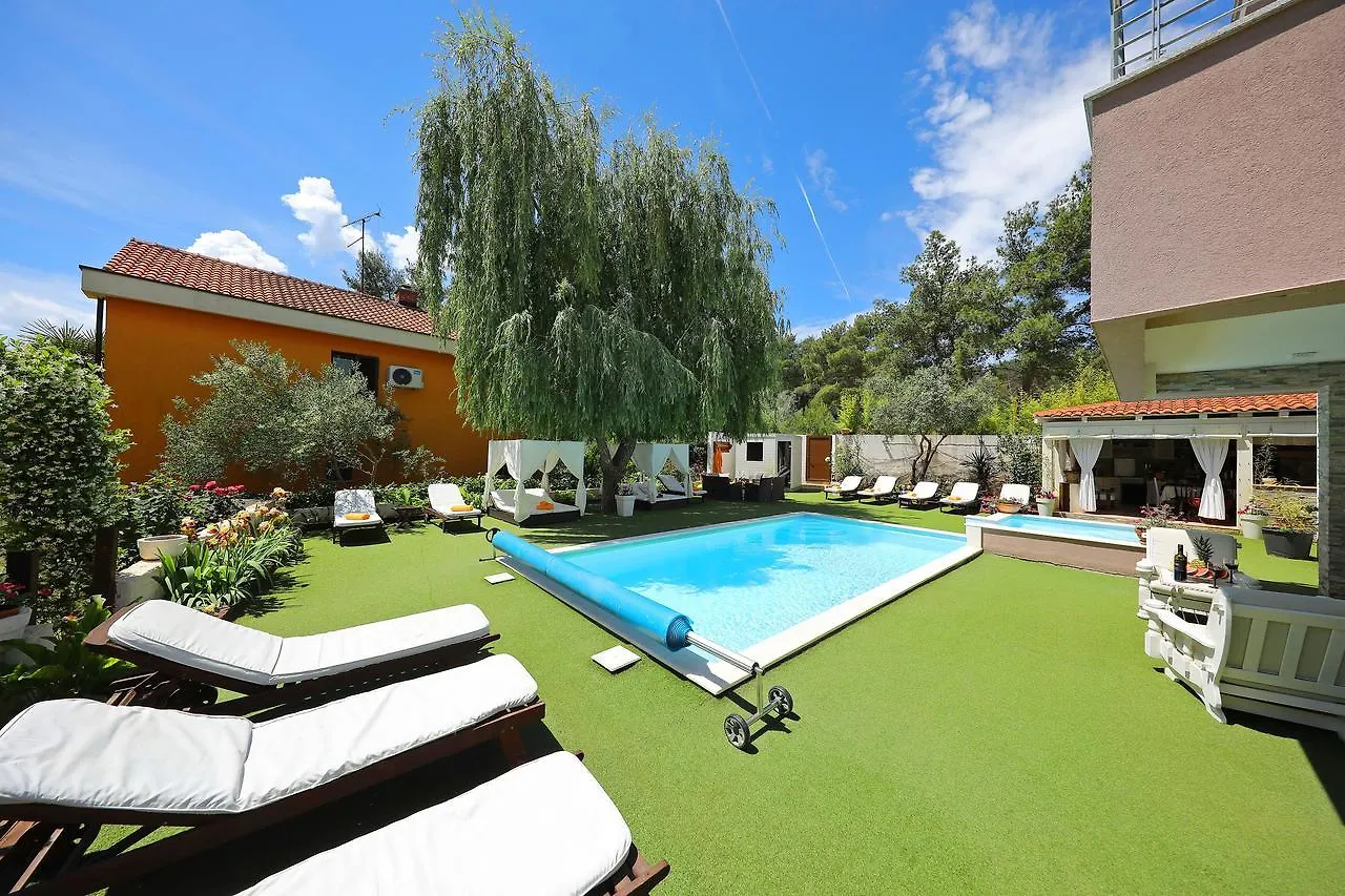 Apartments Mirakul Zara